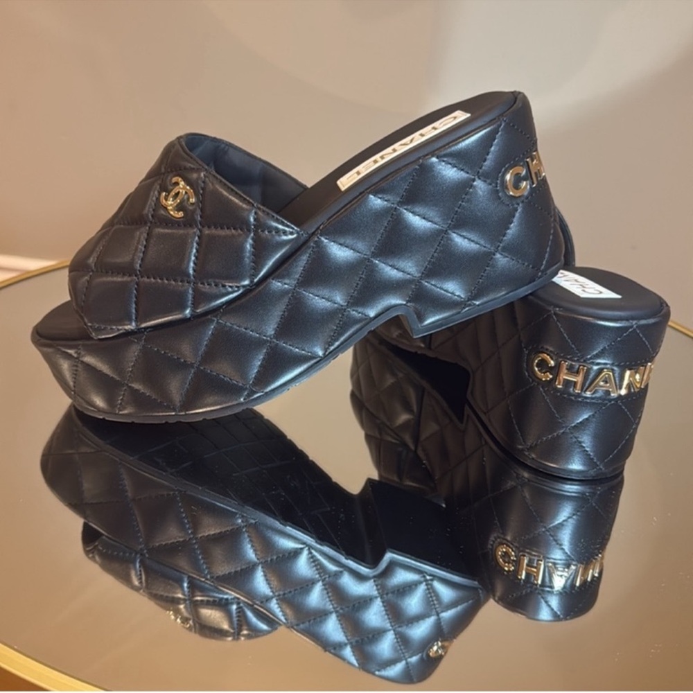 CHANEL DAD 23C Quilted Leather CC Logo Platform sandals slides mules sz 42 - Picture 13 of 17